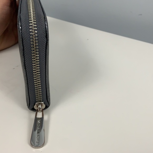 🎁 Michael Kors zip around Gray Metallic Wallet comes w gift - Picture 9 of 9